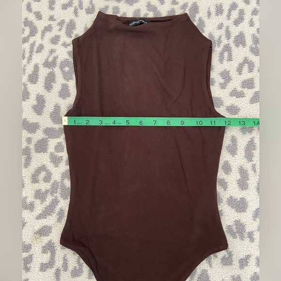 NWT NAKED WARDROBE BROWN SLEEVELESS MOC NECK BODYSUIT SIZE SMALL - Picture 5 of 8